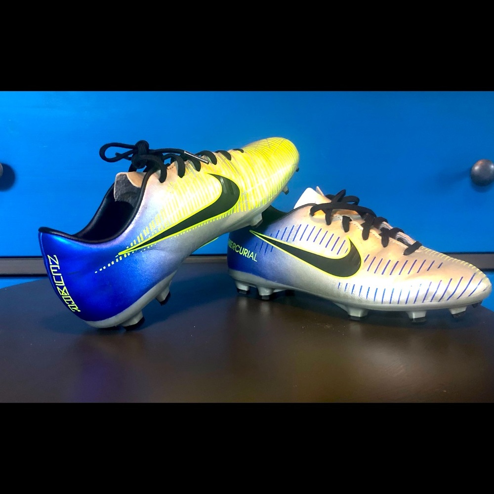 Boys Nike soccer cleats; SIZE US 1